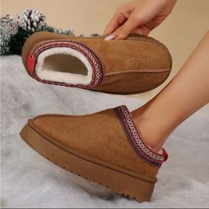 Ugg Look Alike sherpa lined slippers womens Size 6.5